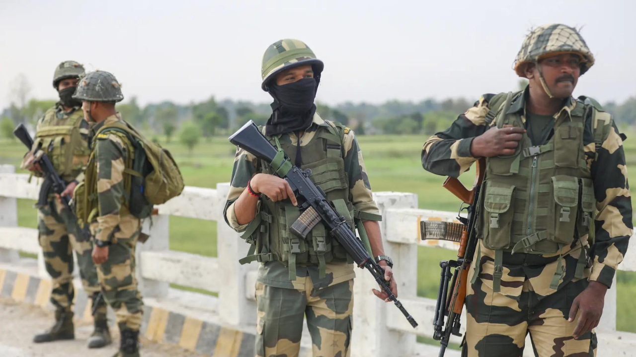 BSF shoots Pakistani intruder crossing Jammu border