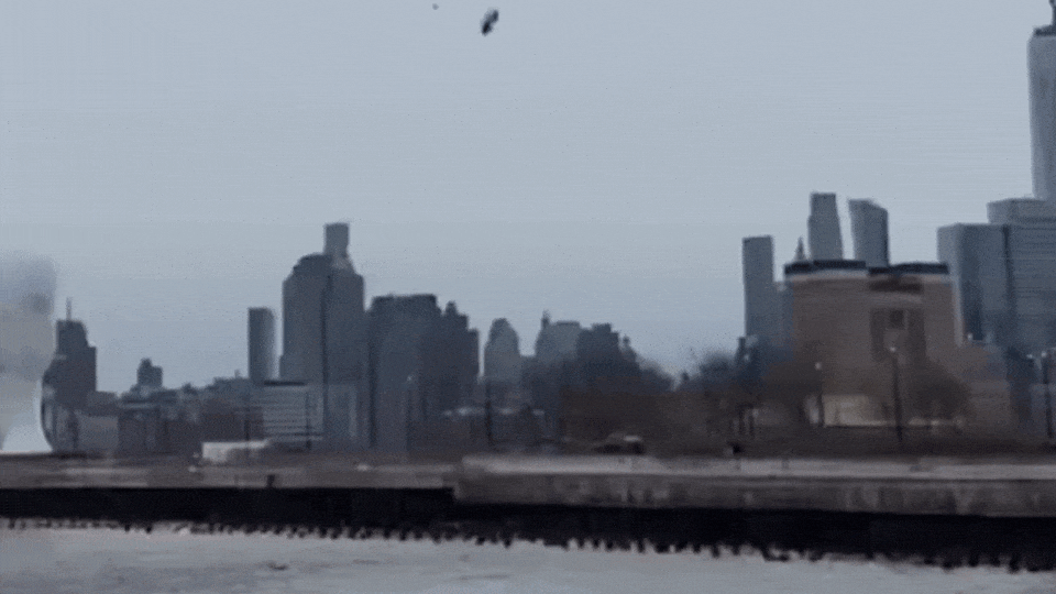 Video shows helicopter ‘falling apart’ midair, splashing into river in NYC
