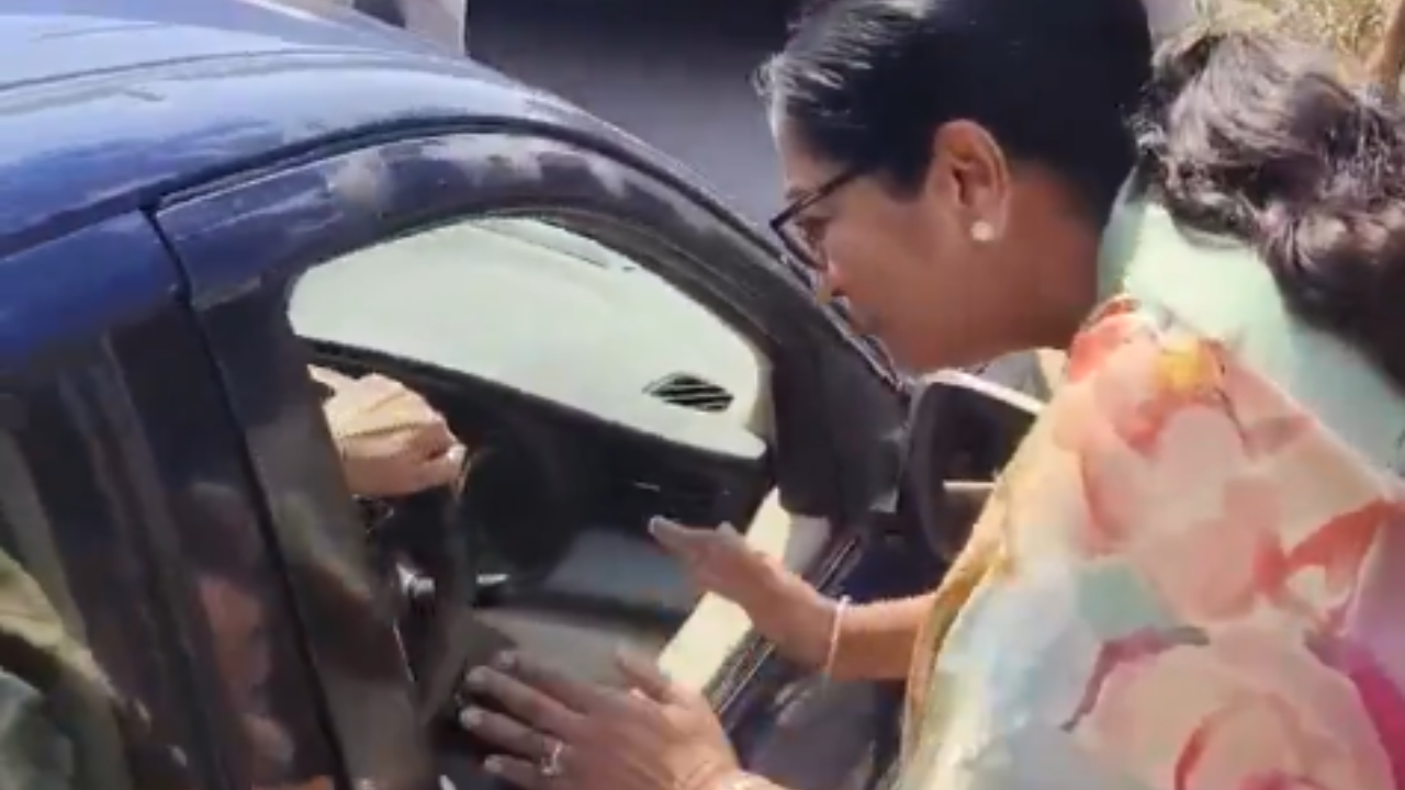Watch: Delhi CM spots man throwing food. Here’s what happened next