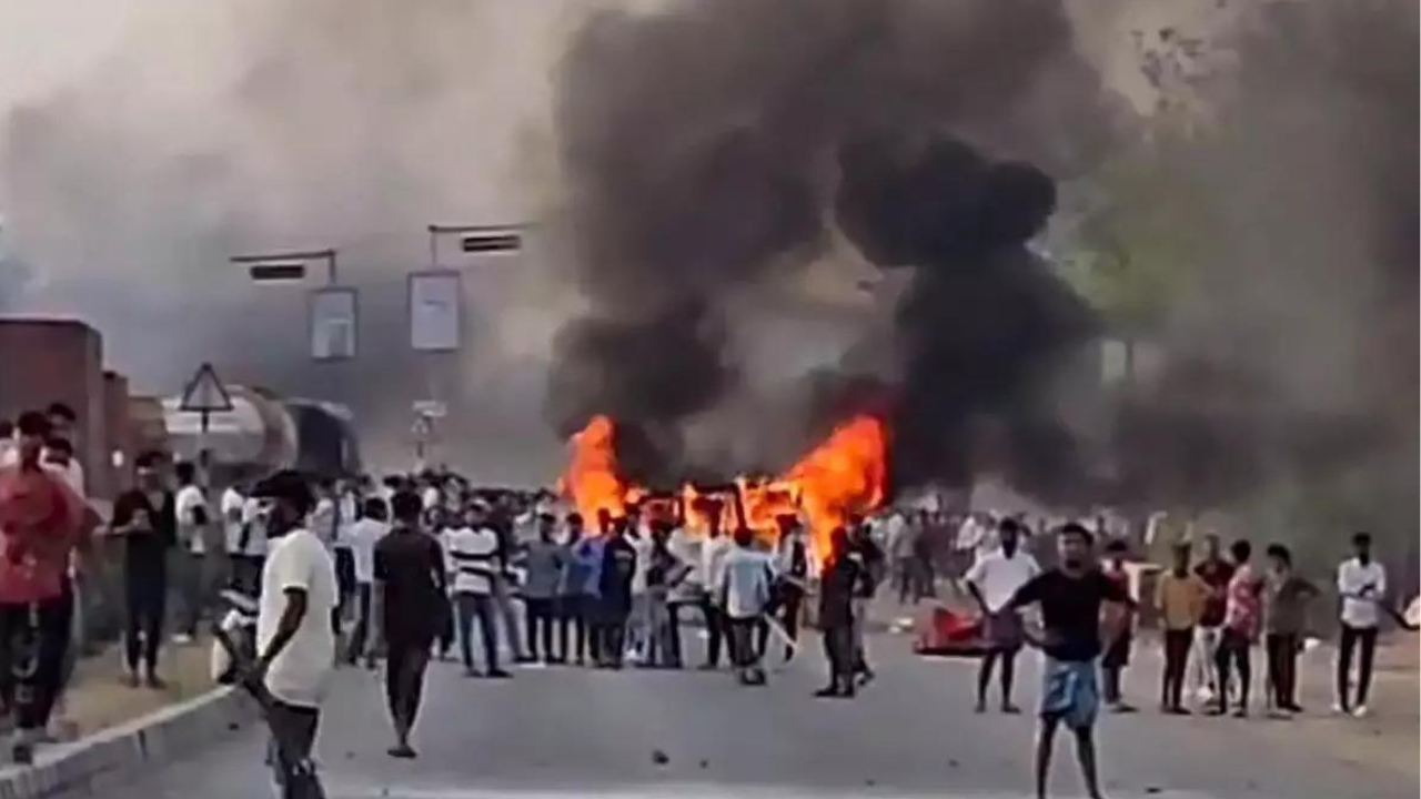 At least 3 dead after violent stirs erupt in Bengal over Waqf Act; BJP, CM Mamata trade barbs
