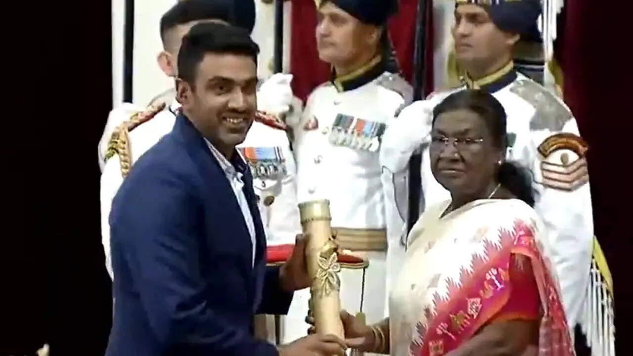 R Ashwin conferred Padma Shri by President Droupadi Murmu – WATCH