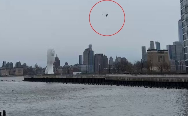 Video Shows Moment Helicopter Crashed Into New York’s Hudson River