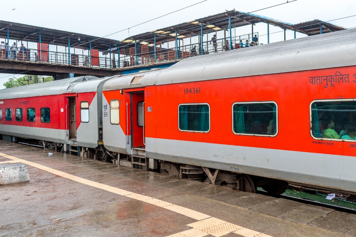 Railway Cops Spot Young Man With Teen Girl On Train, Just One Question Was Enough To Make Him Flee