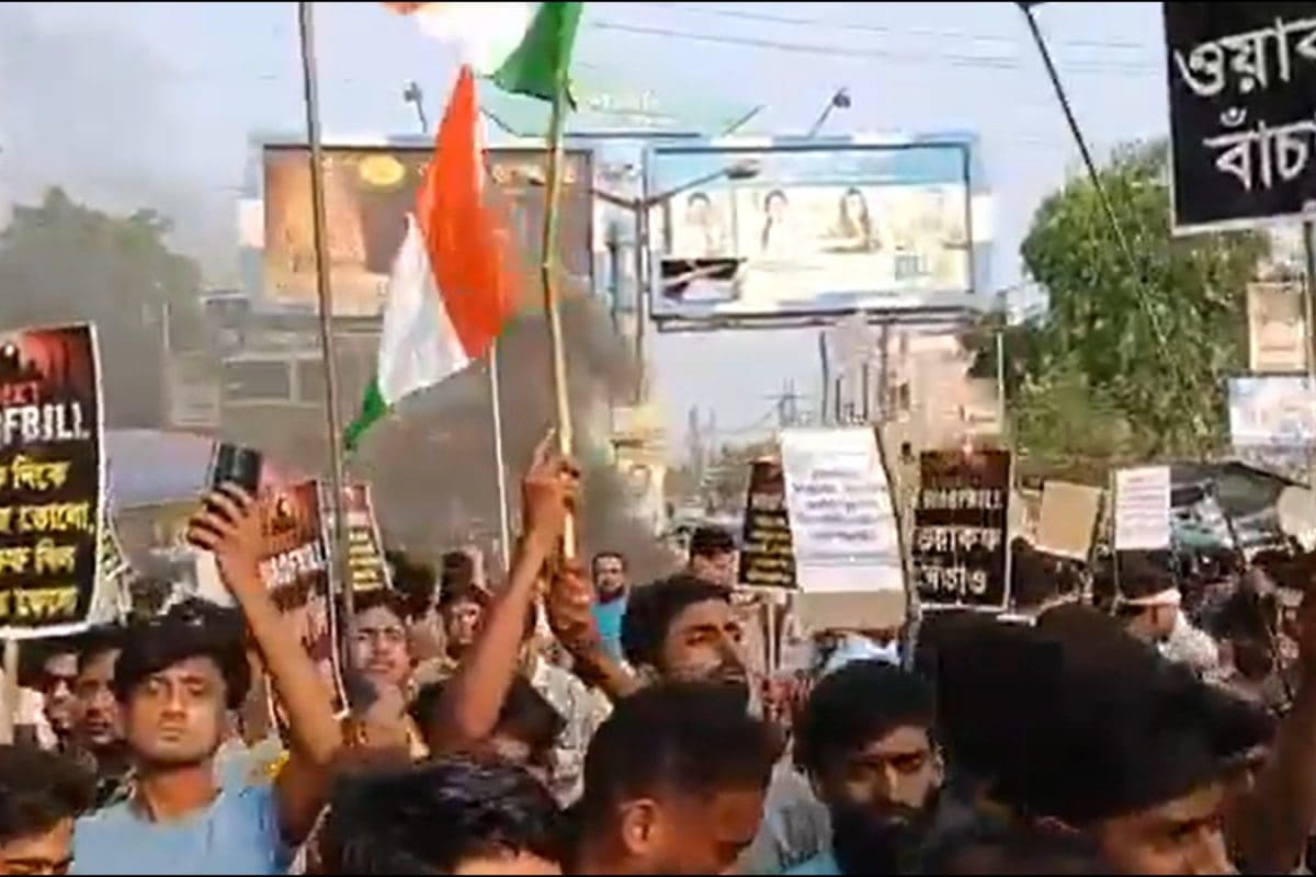 Stones Hurled, Police Cars Set Ablaze As Waqf Protests Turn Violent In West Bengal