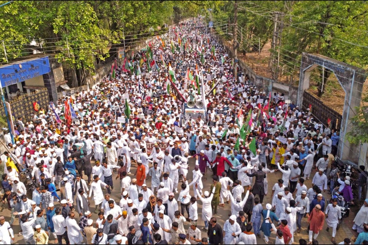 News18 Evening Digest: Two Killed In Violent Waqf Protests In Bengal, Iran Begins Talks With US & Other Top Stories