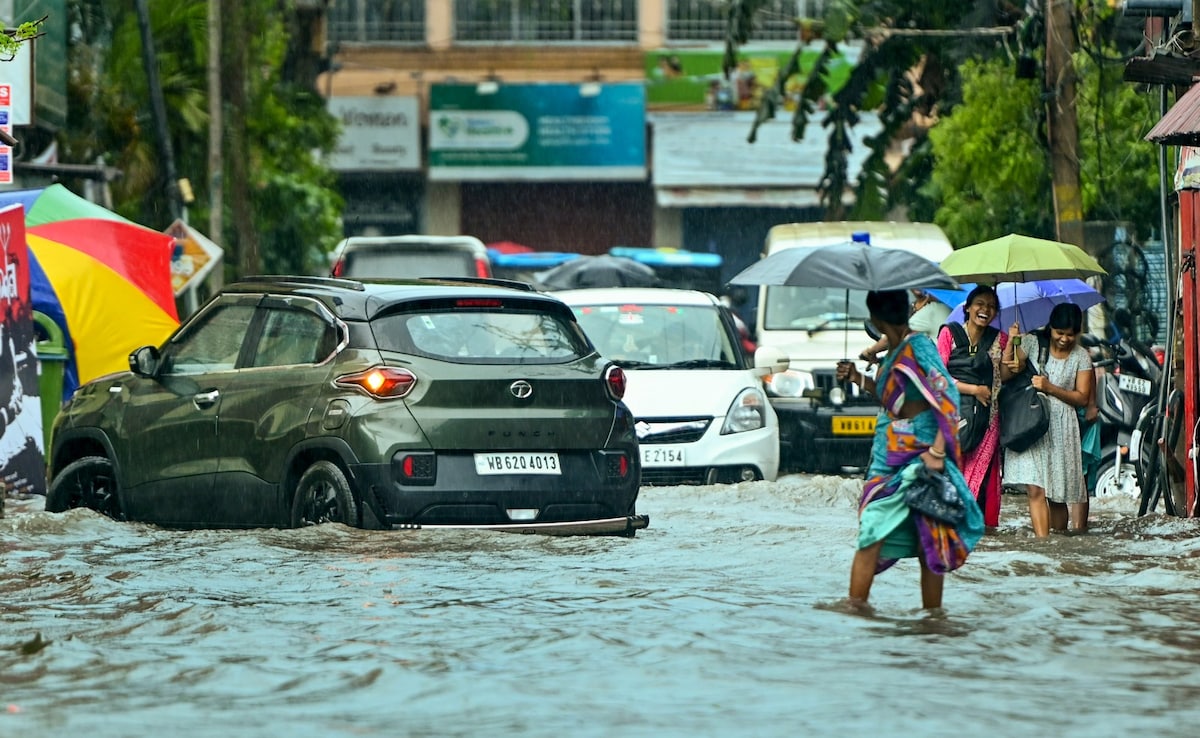 Part Of Road In South Mumbai Collapses, Traffic Movement Restricted