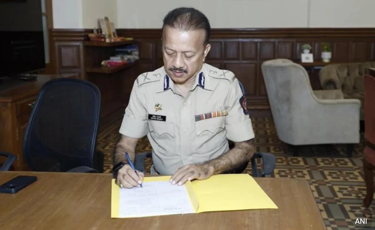 IPS Officer Behind 26/11 Attacks Probe Takes Charge As Mumbai  Police Chief
