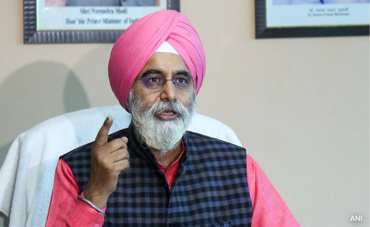 Delhi Mayor Compares Okhla Landfill’s “Filth” To Pakistan “Spreading Terrorism”