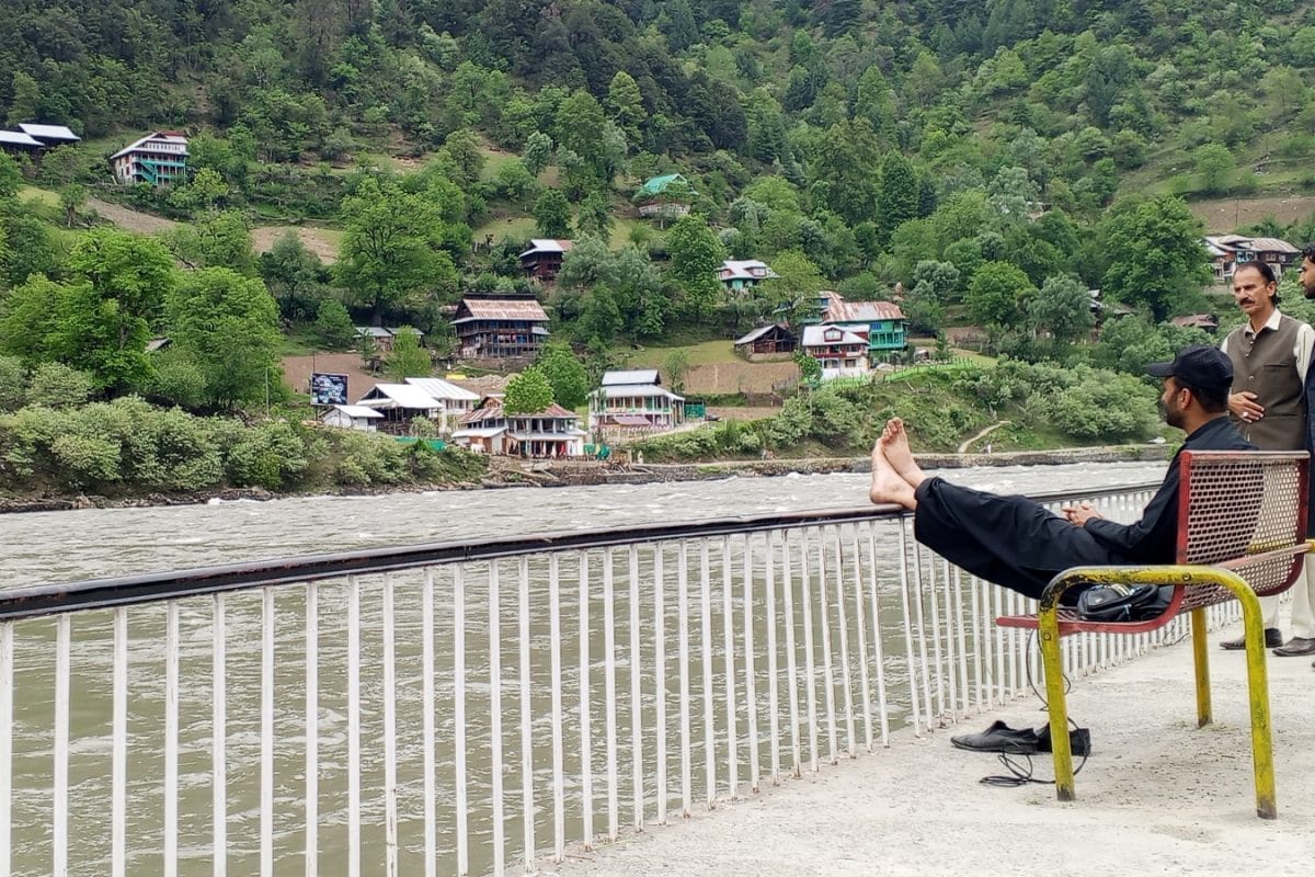 Tourists Flee Scenic Pakistani Valley Amid ‘Risk Of War’ With India Over Pahalgam Attack