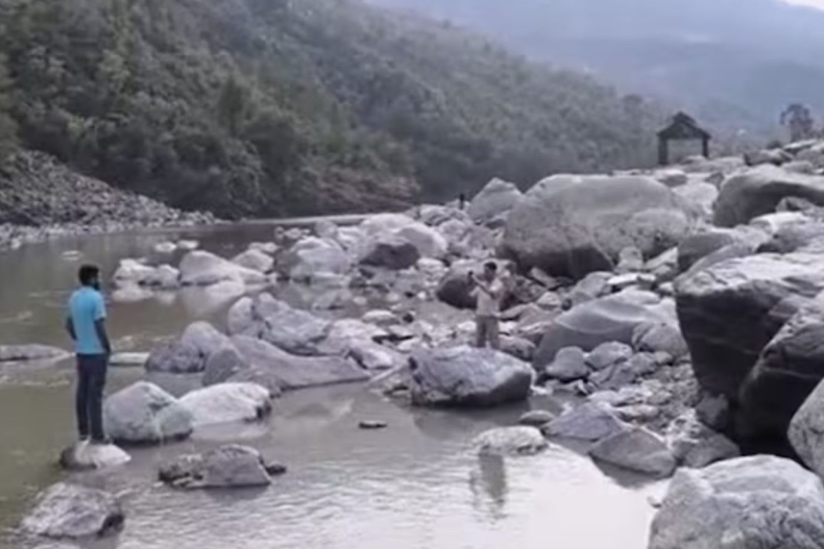 Locals Line Up For Selfies At Exposed River Route As India Blocks Chenab Flow | Ground Report