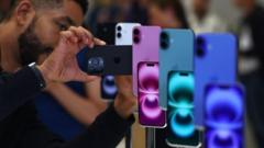 Apple braces for 0m blow from Trump tariffs