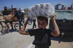 Security breaks down in Gaza as desperate people search for food