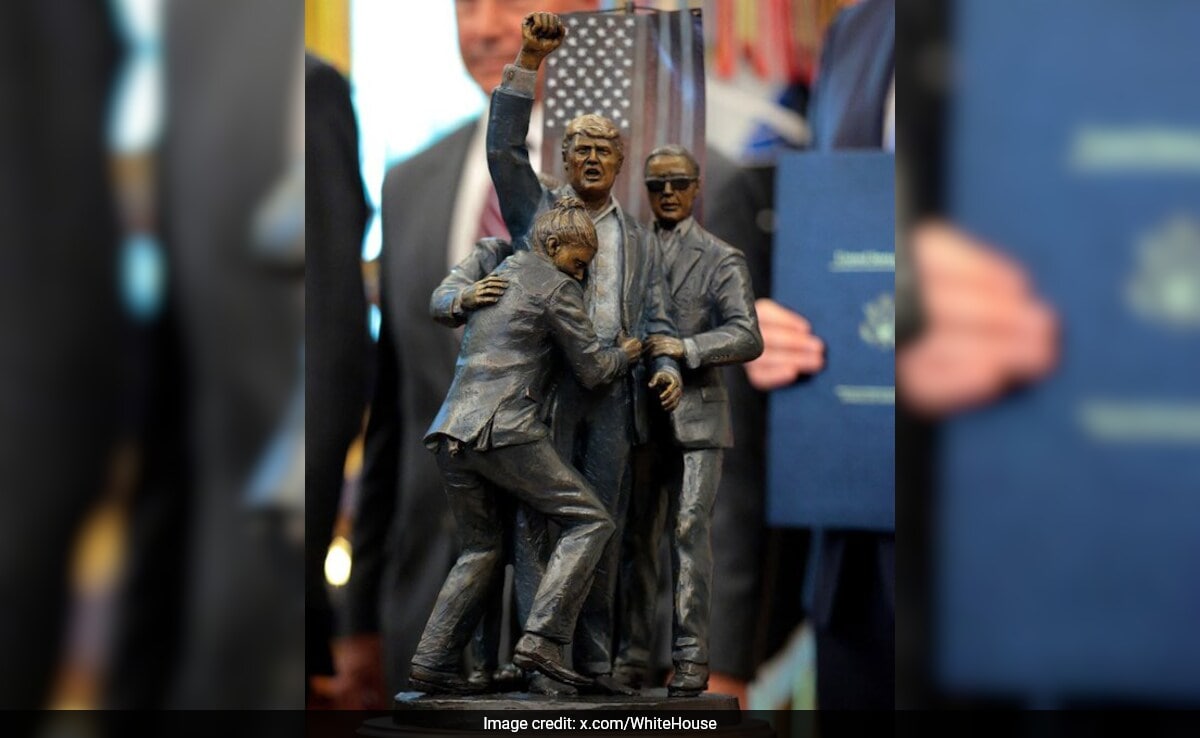 “Fight, Fight, Fight”: Trump’s Assassination Attempt Statue Spotted At Oval Office