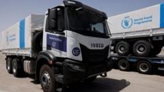 Gaza aid trucks rushed by desperate and hungry crowds, WFP says