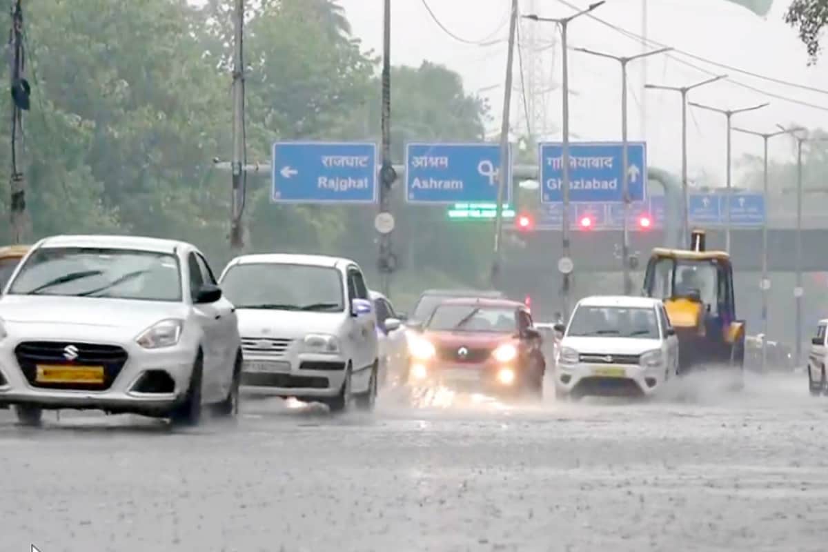 Rain Lashes Parts Of Delhi-NCR Amid Rising Pollution, IMD Issues Orange Alert