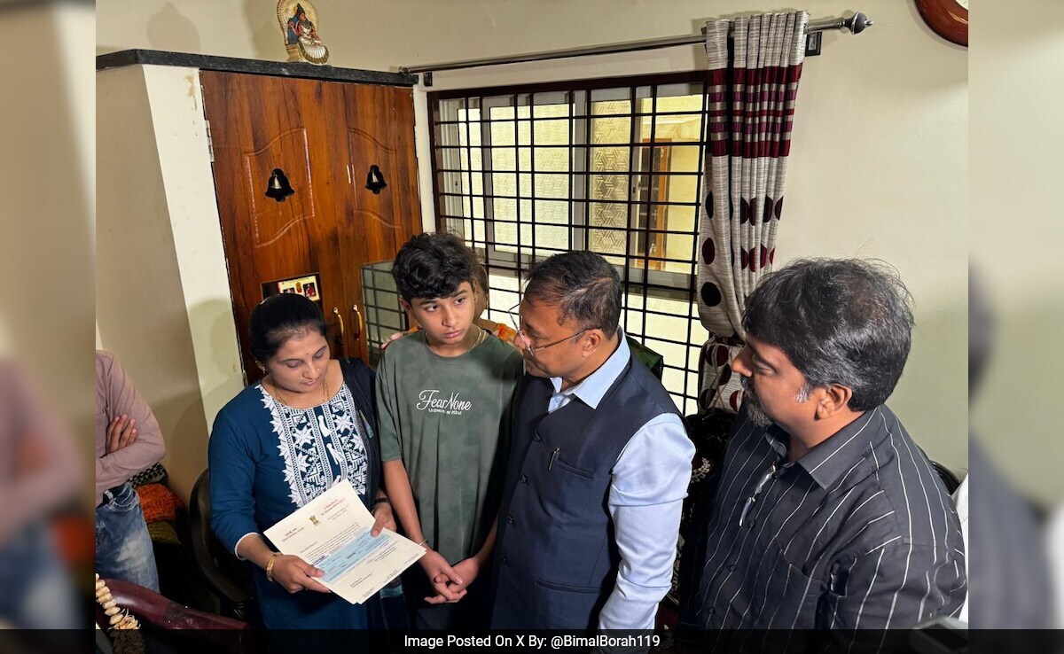 Assam Minister Hands Over Compensation To Families Of 2 Pahalgam Attack Victims In Karnataka