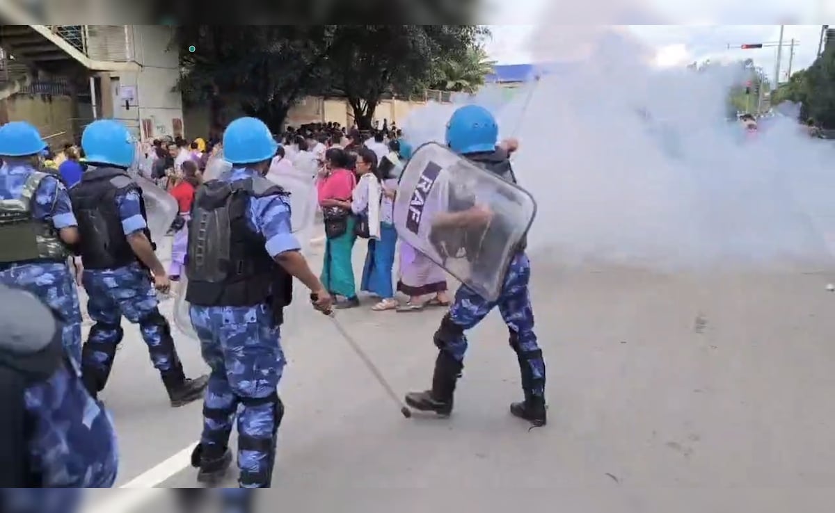 Protesters Clash With Security Forces Near Manipur Governor’s House, 7 Injured