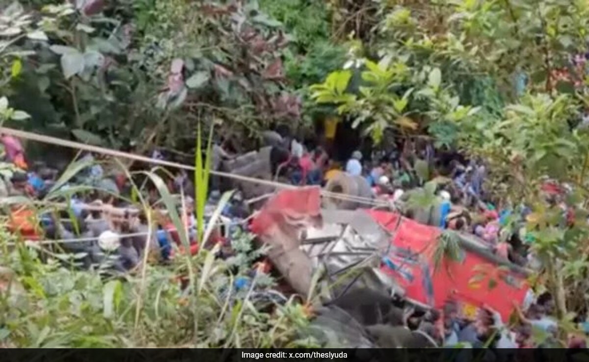 15 Killed, 30 Injured As Overcrowded Bus Skids Off Cliff In Sri Lanka