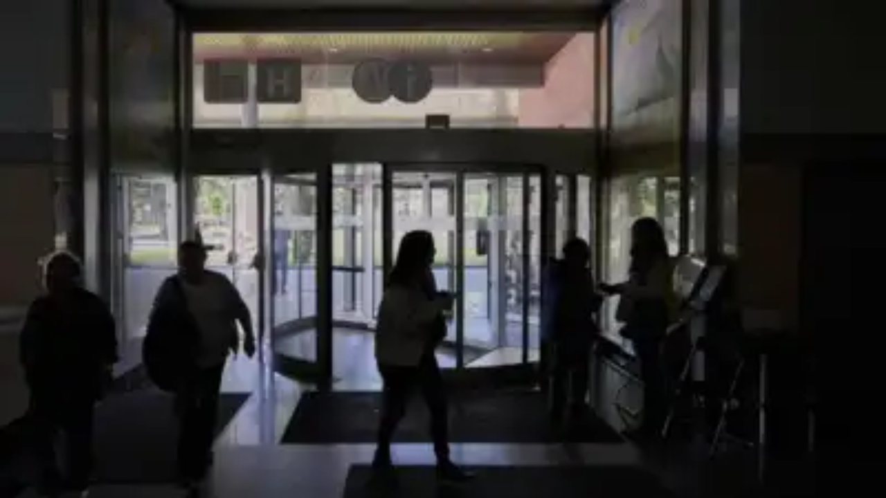 Major telecom outage hits Spain, weeks after electricity blackout