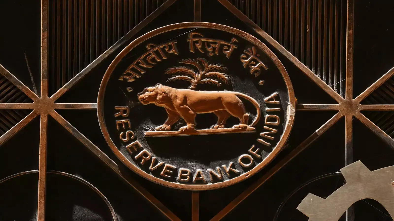 RBI to transfer record Rs 2.7 lakh crore dividend to govt, surpassing budget estimates