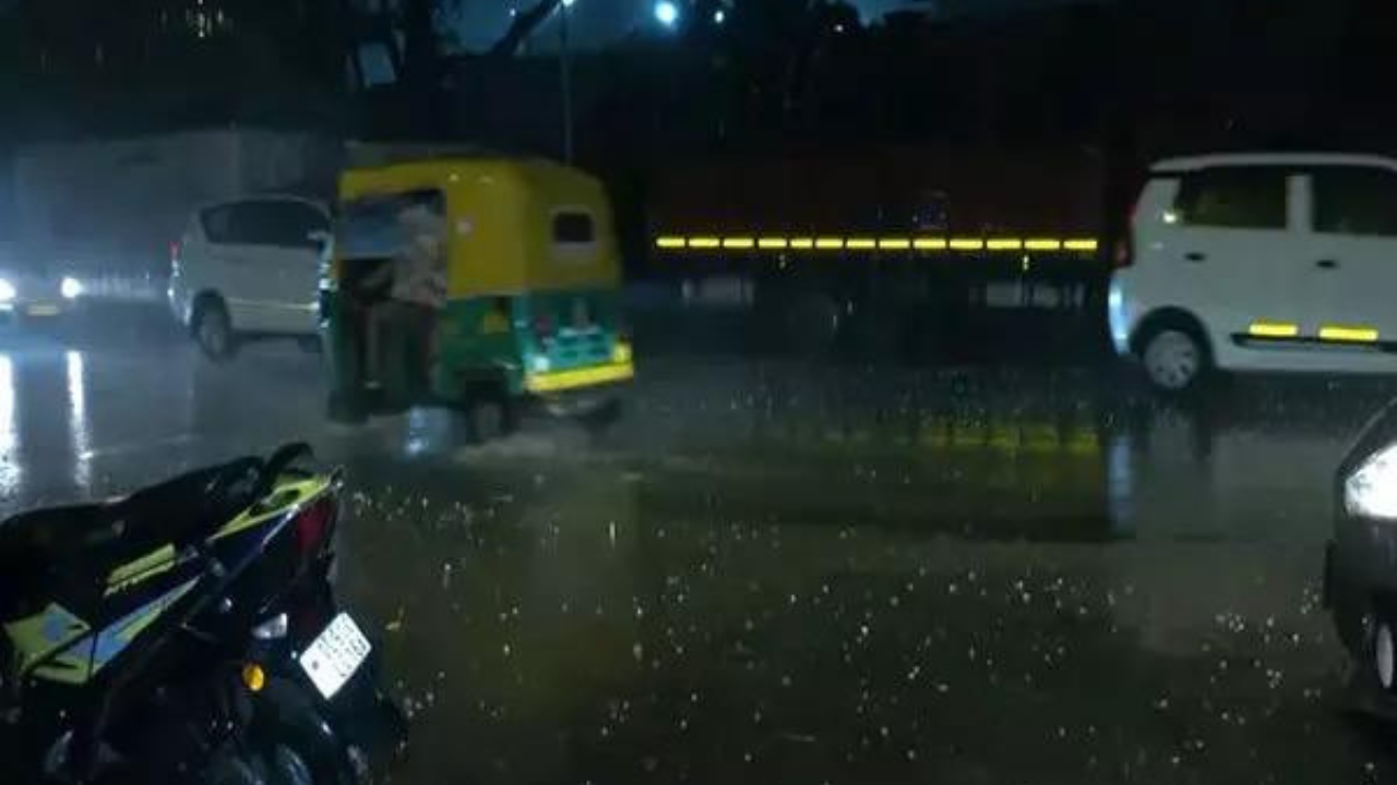 Heavy rain lashes Delhi-NCR; strong winds, rain cause disruption