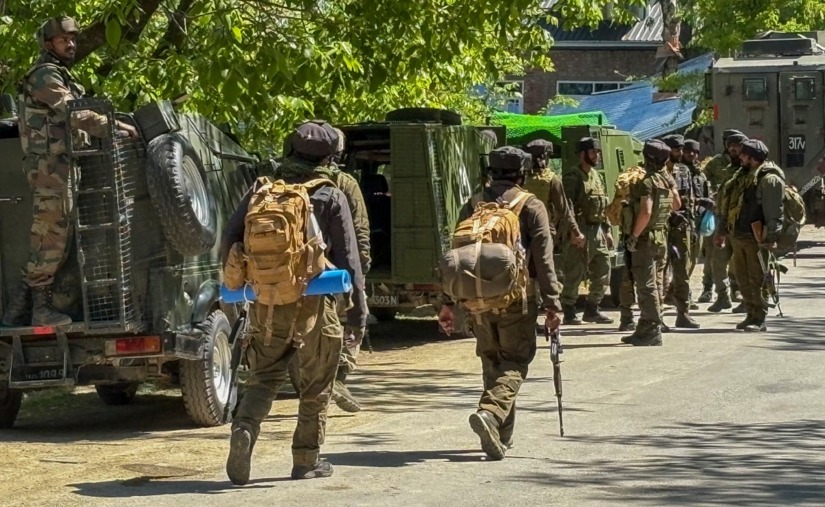 2 Hybrid Terrorist Arrested With Weapons In J&K’s Shopian District