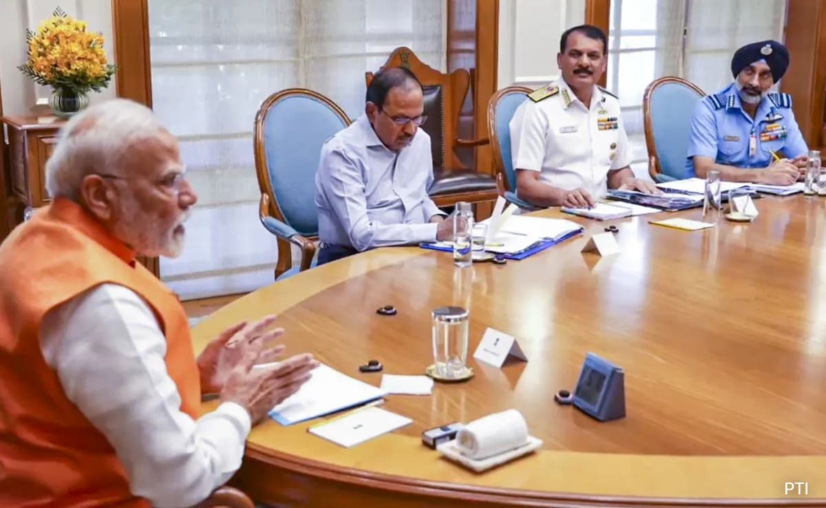 PM Modi Meets All 3 Service Chiefs Amid Heightened Tensions With Pakistan