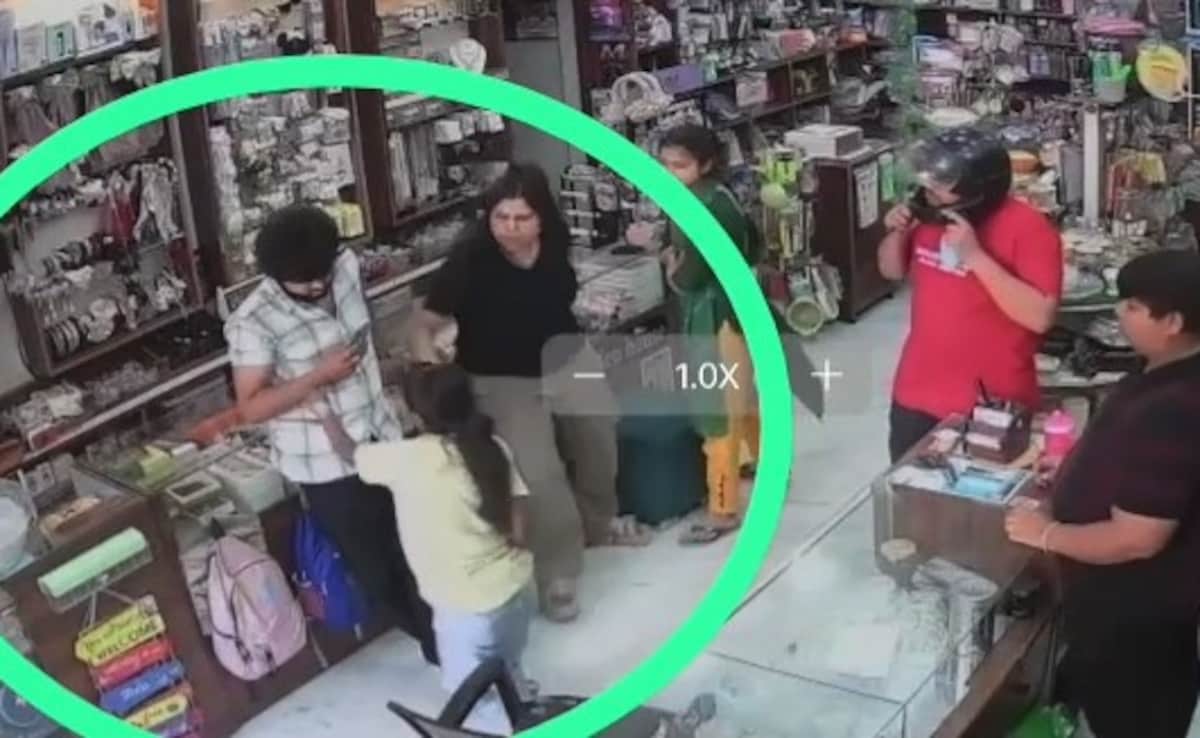 Girl Went To Return Items She Bought, Shopkeeper Refused. She Then Did This