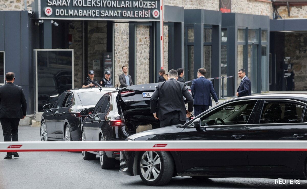 Russia, Ukraine Hold First Direct Peace Talks In Over 3 Years In Turkey