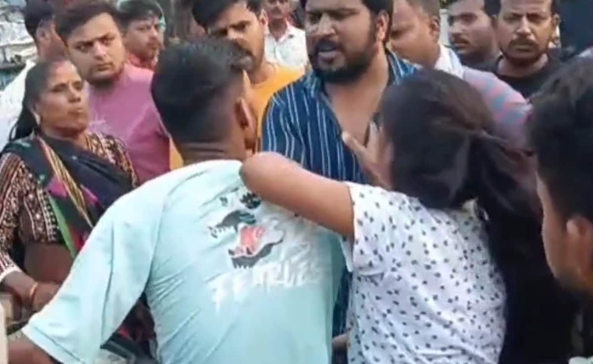 Parents Catch Son, Girlfriend Having Chowmein, Thrash Them In Public