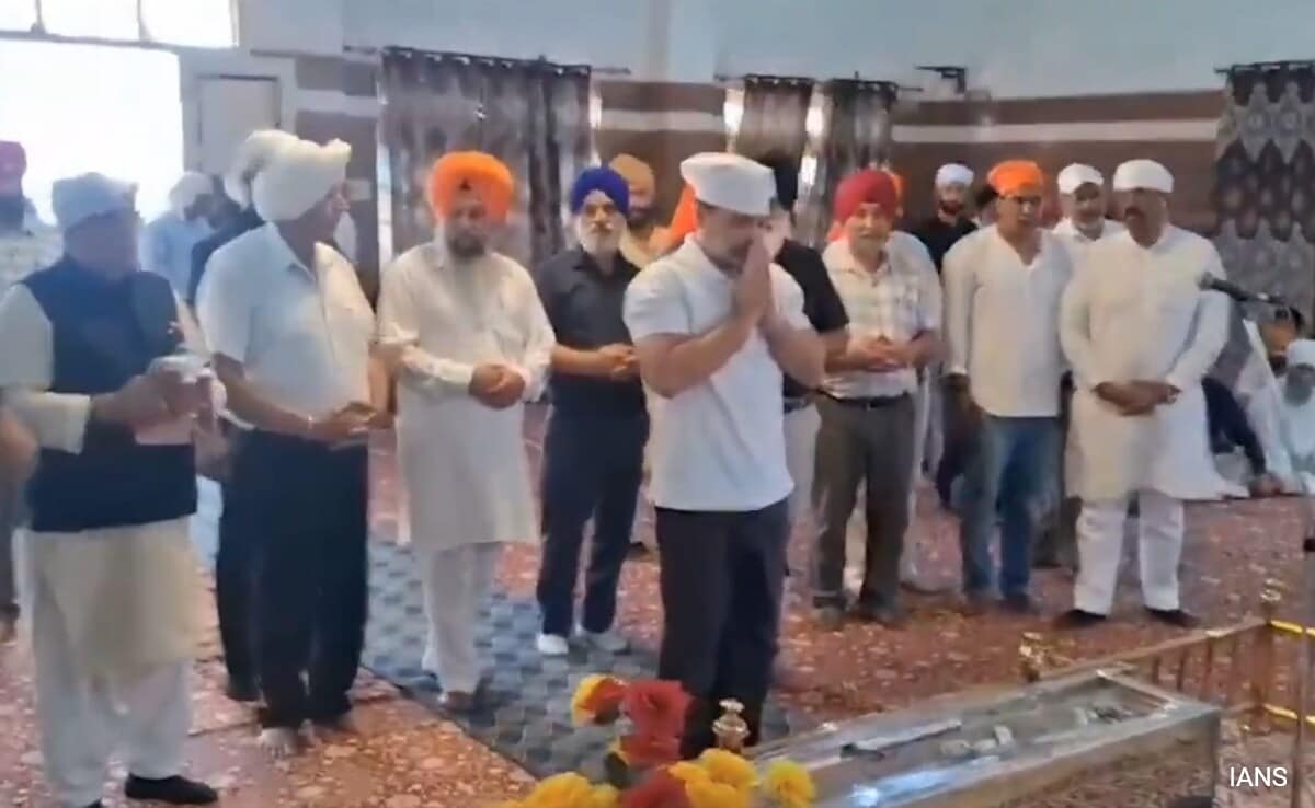 Video: Rahul Gandhi Visits Poonch Gurdwara Targeted By Pak Shelling