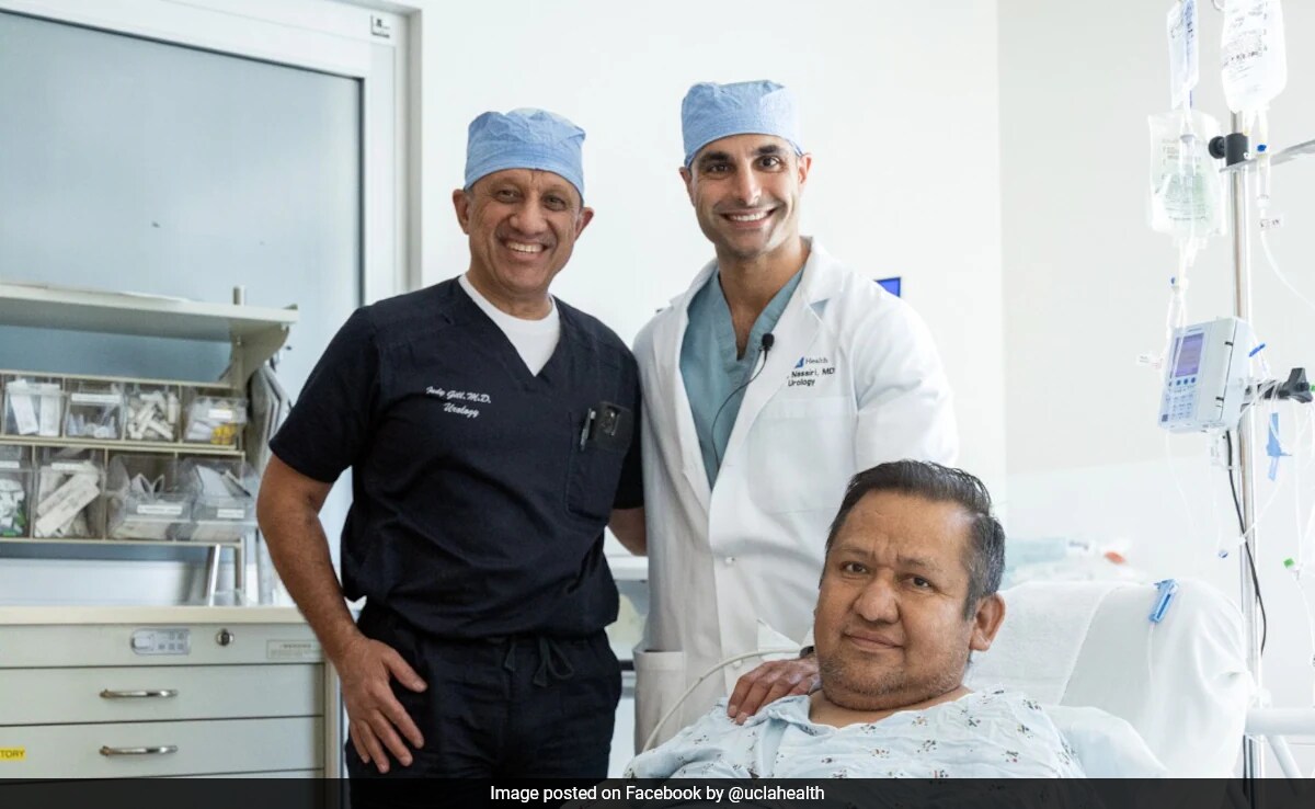 US Surgeons Perform World’s First Human Bladder Transplant