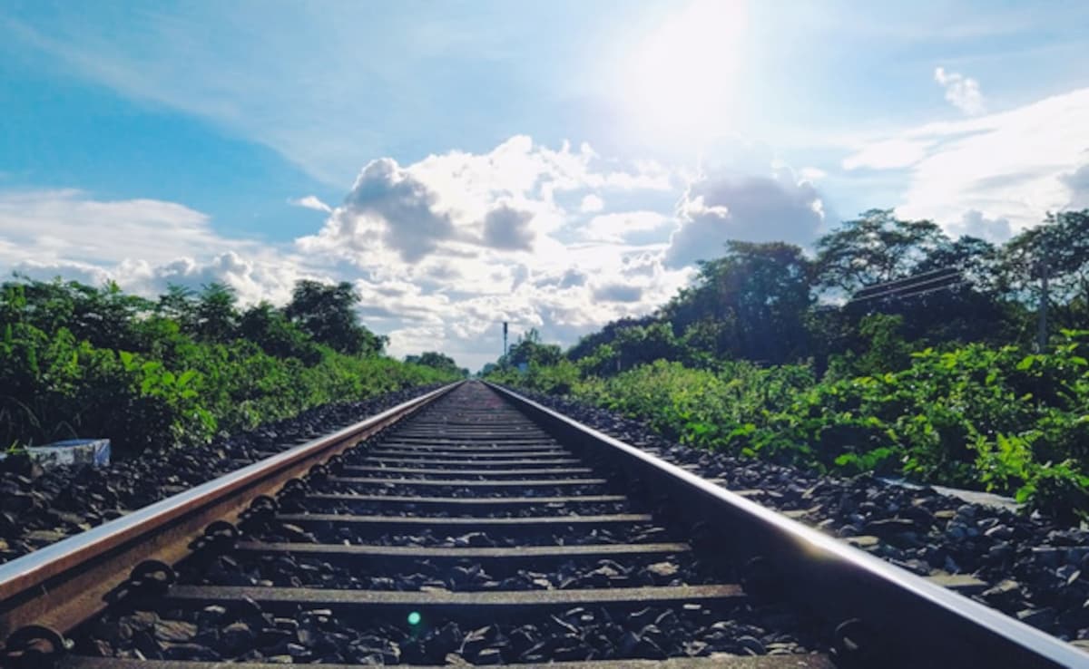 Father Holds 4 Sons On Tracks As They Scream, Train Kills Them All