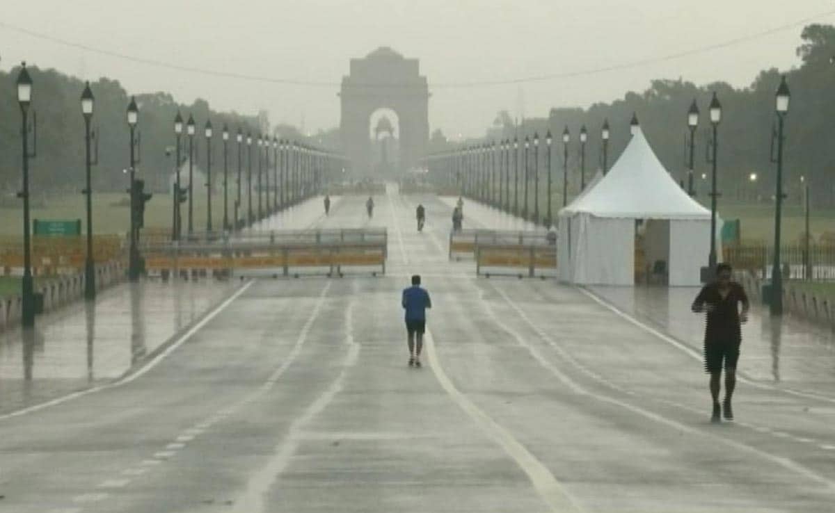 Monsoon Keeps Delhi Waiting As Heat, Humidity Grip City