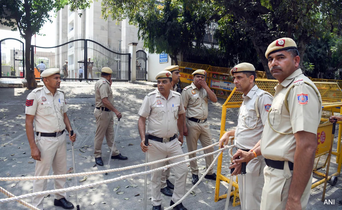 Delhi Man Strangles Wife To Death Over Suspected Affair With Brother