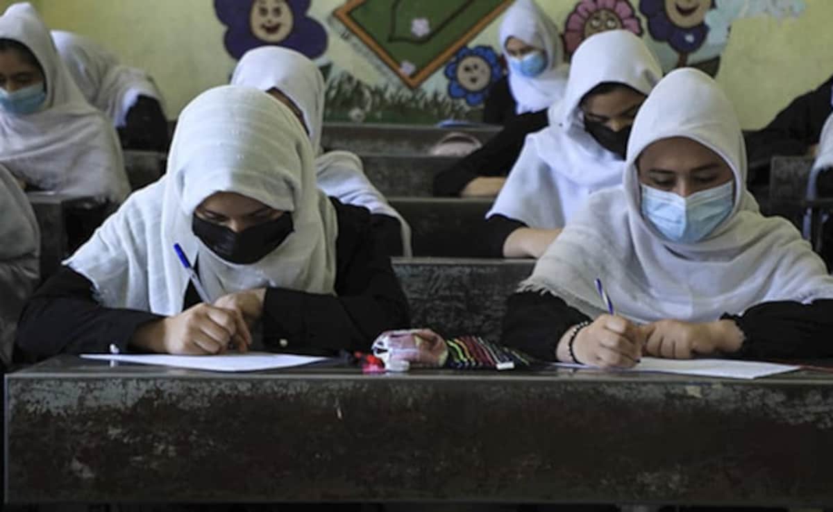 “Focus On Studies”: Ban On Smartphones In Afghanistan Schools Kicks In