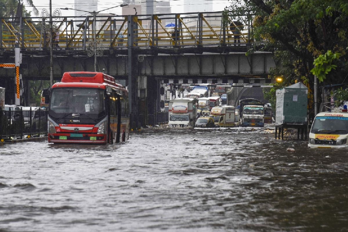 IMD Predicts Heavy Rain In Mumbai Till 1 PM Today, Orange Alert Issued