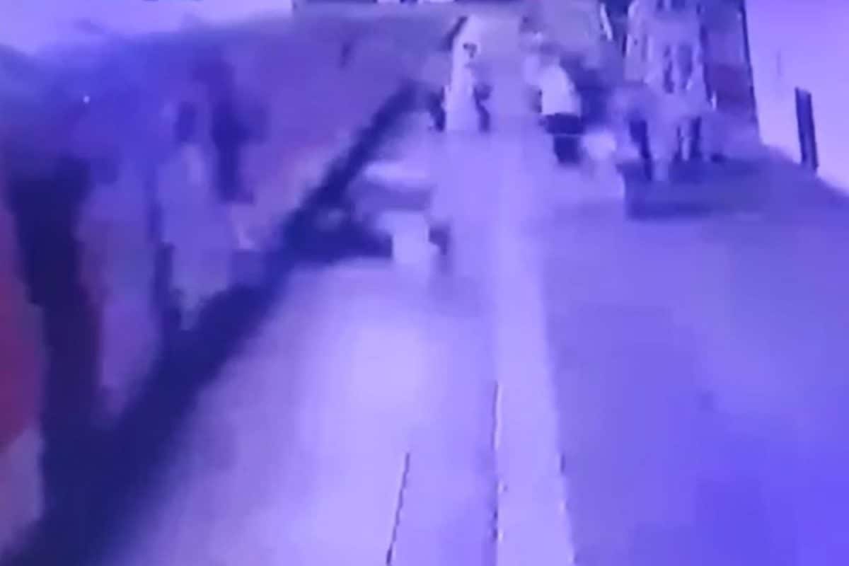 Passenger Narrowly Escapes Death While Boarding Train Due To Cop’s Valiant Effort | Video