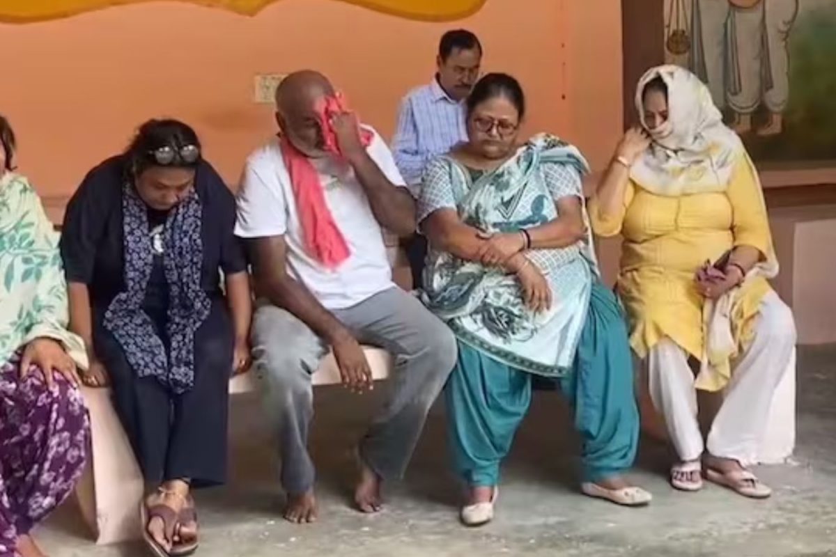 ‘No Son Should Be Like Him…’: Gangster Romil Vohra’s Father Weeps Over His Funeral Pyre