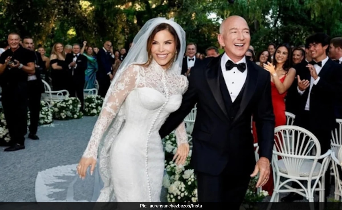 Jeff Bezos And Lauren Sanchez Are Now Married. See First Pic Of Newlyweds