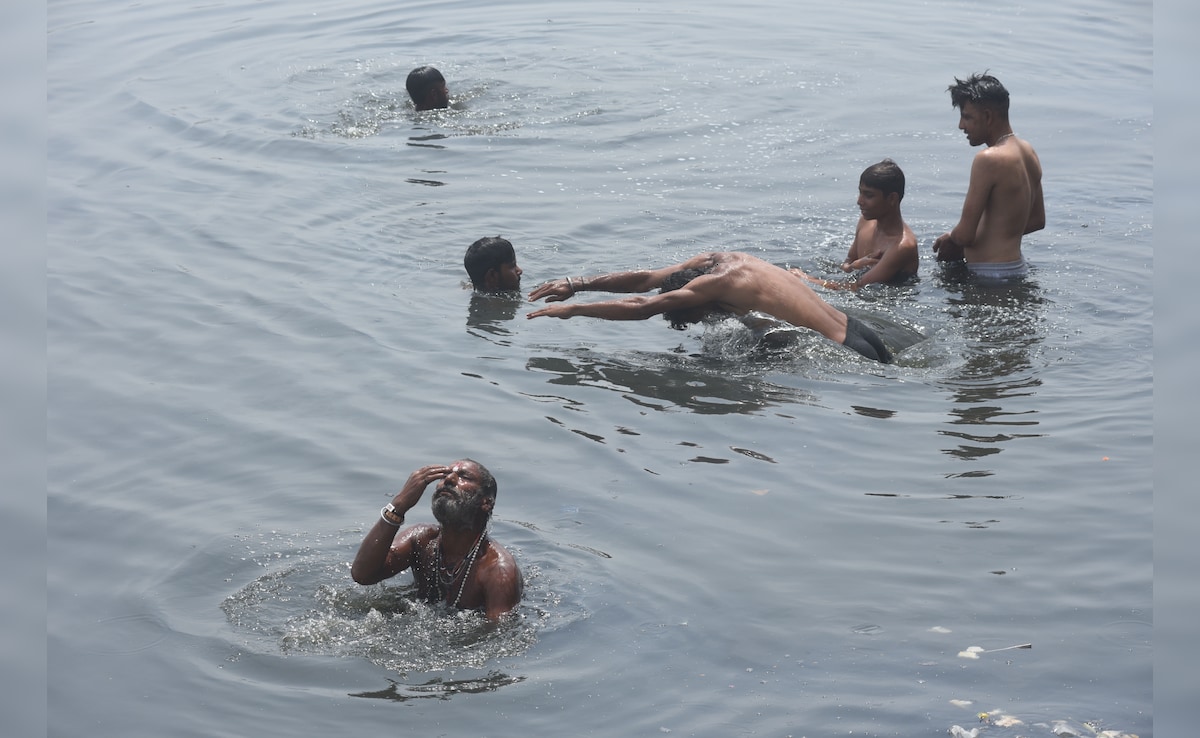 Real-Feel Temperature Shoots To 49 Degrees Celsius In Delhi, Orange Alert Issued