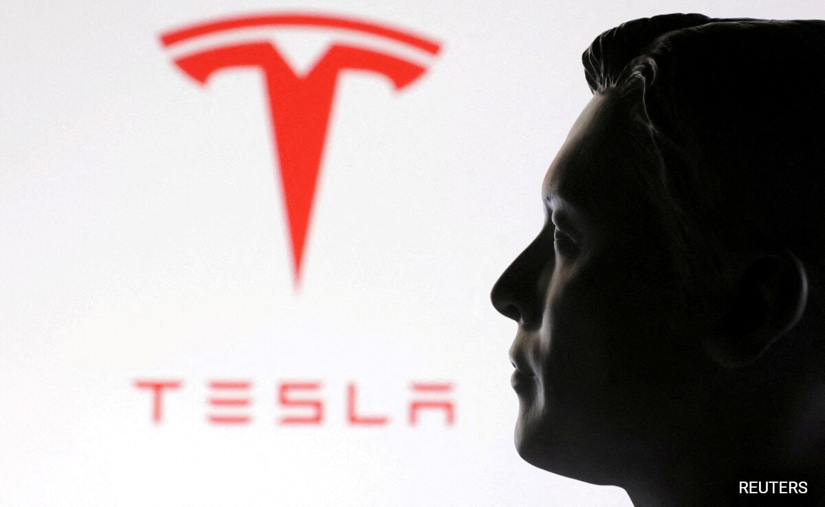 Tesla Shares Lose $150 Billion Market Value As Trump-Musk Bromance Sours
