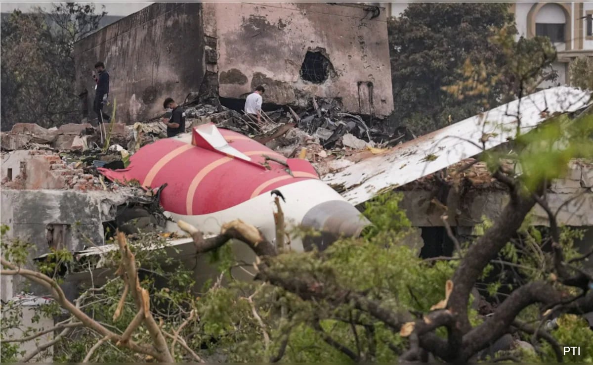 Do Most Plane Crashes Occur Right After Takeoff? Experts Weigh In