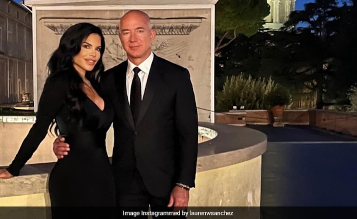 Updates- Jeff Bezos, Lauren Sanchez Head To Venice For Wedding