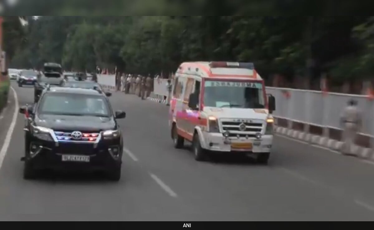 PM Modi’s Motorcade Makes Way For Ambulance In Bhubaneswar