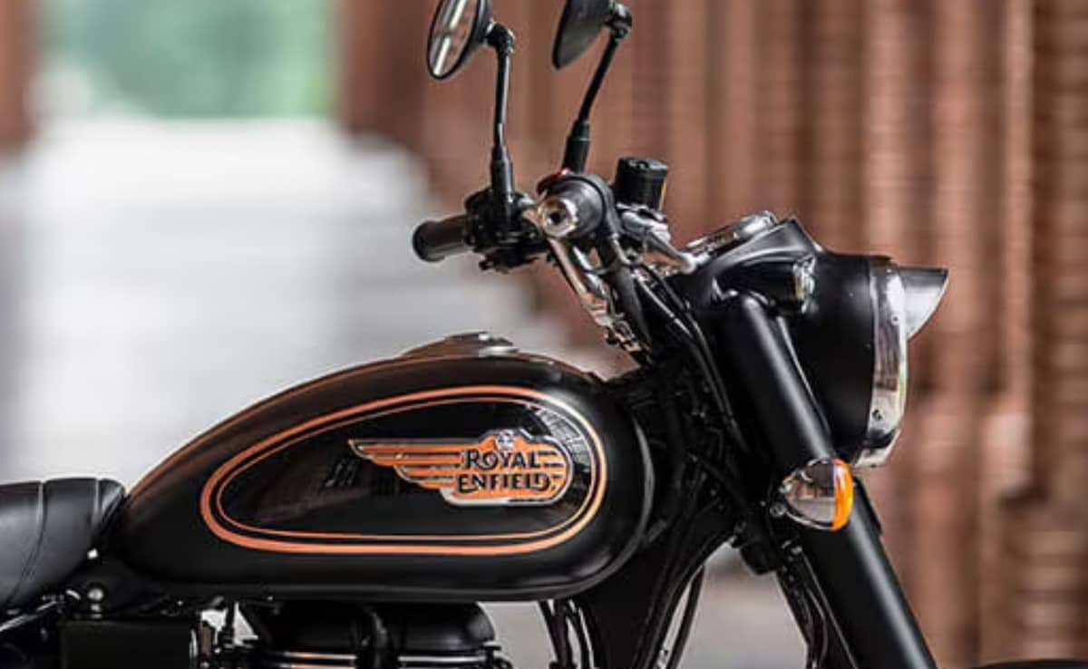 On Retirement Day, Maharashtra Cop Fulfils Dream Of Riding Bullet Bike