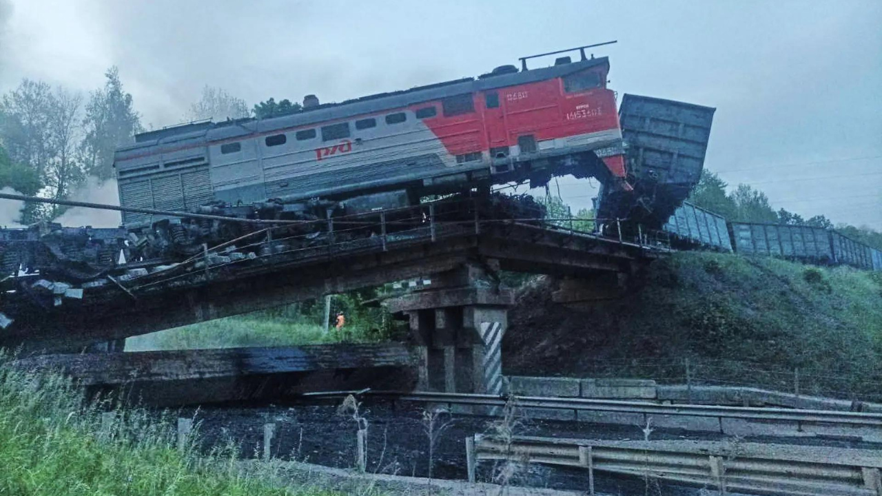 Seven killed after bridges collapse onto train in Russian: What we know so far