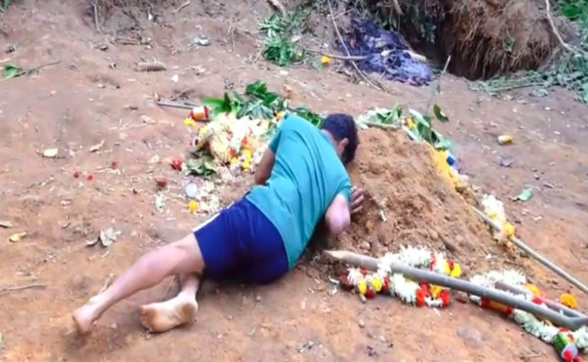 “I Want To Stay Here Too”: Father Holds On To Grave Of Son Killed In Stampede