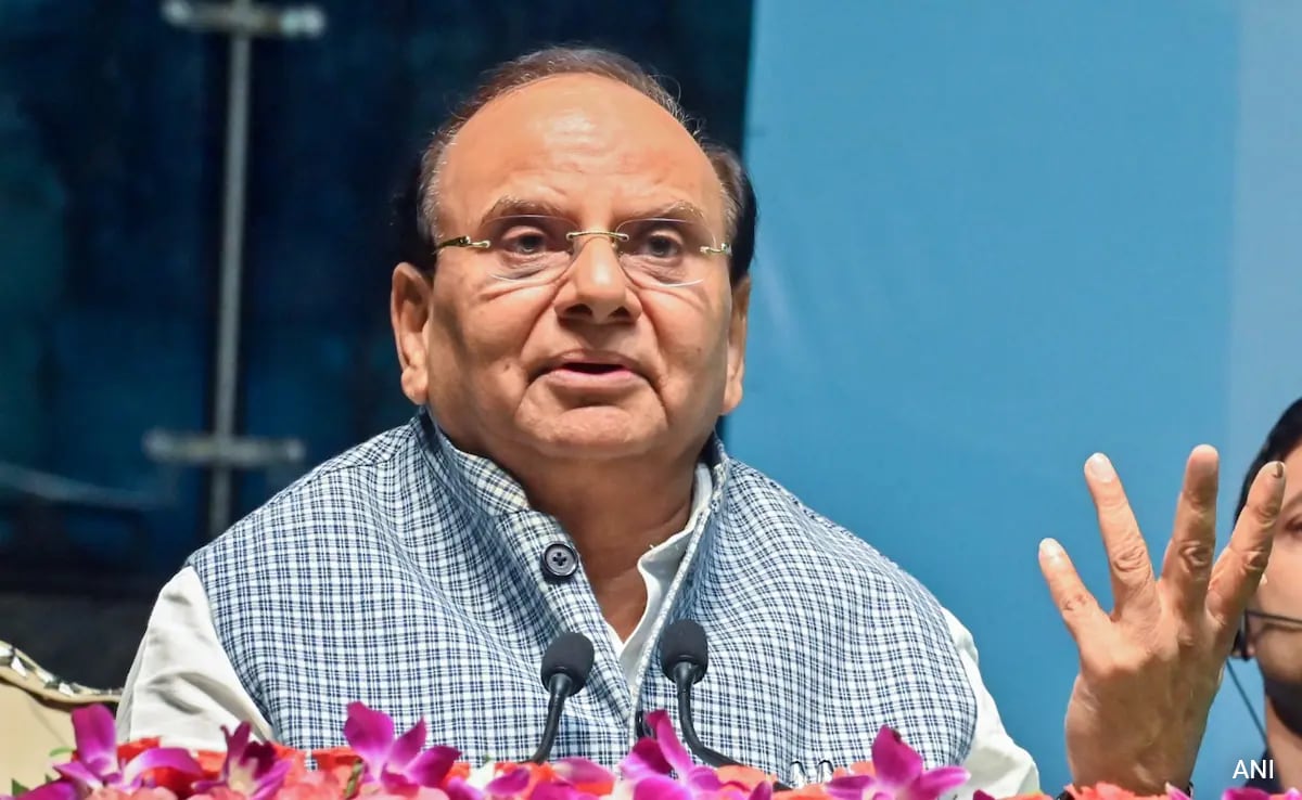 Delhi Lt Governor Orders ‘Strict Regulation’ On Issuing Aadhaar Cards