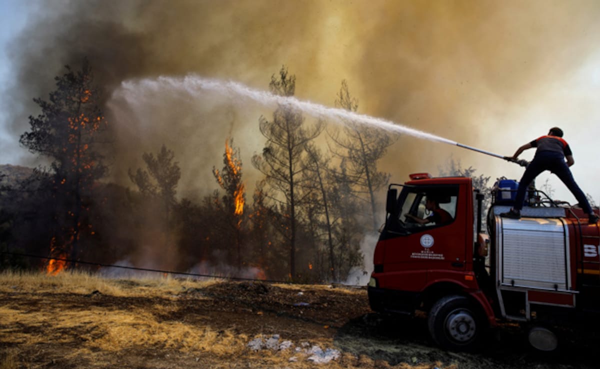 Wildfires Threaten Turkey’s Fourth-Largest City Forcing Evacuations